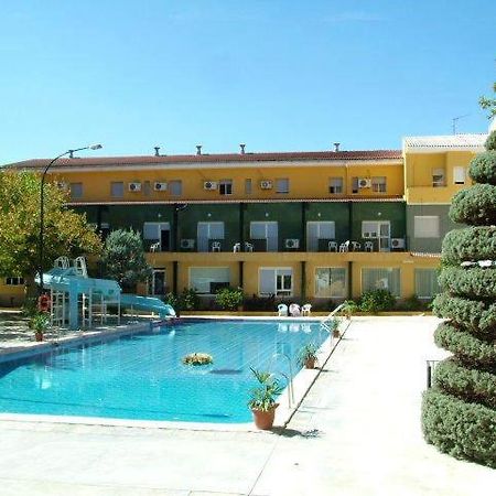 Hotel Rio Piscina Priego De Cordoba Bagian luar foto